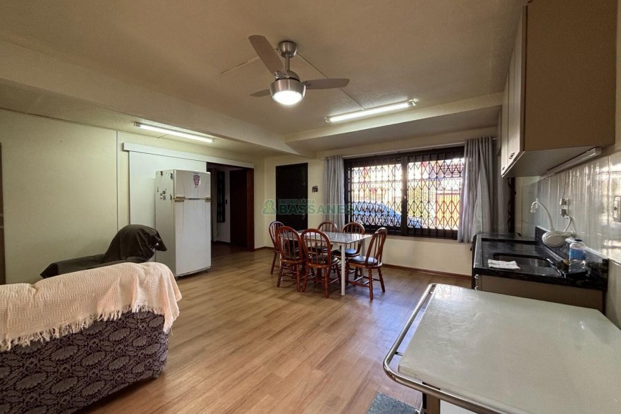 Casa Mobiliada com 190m², 3 dormitórios, 3 vagas, no bairro Cinqüentenário em Caxias do Sul para Alugar