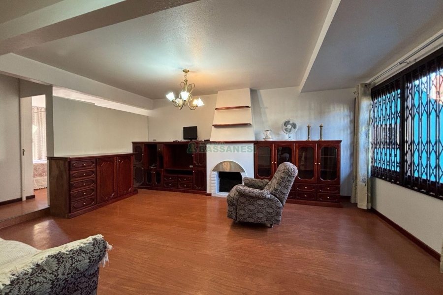 Casa Mobiliada com 190m², 3 dormitórios, 3 vagas, no bairro Cinqüentenário em Caxias do Sul para Alugar