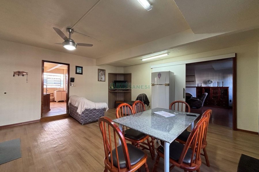 Casa Mobiliada com 190m², 3 dormitórios, 3 vagas, no bairro Cinqüentenário em Caxias do Sul para Alugar