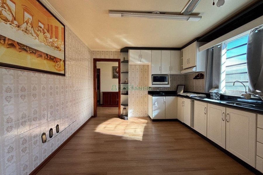 Casa Mobiliada com 190m², 3 dormitórios, 3 vagas, no bairro Cinqüentenário em Caxias do Sul para Alugar