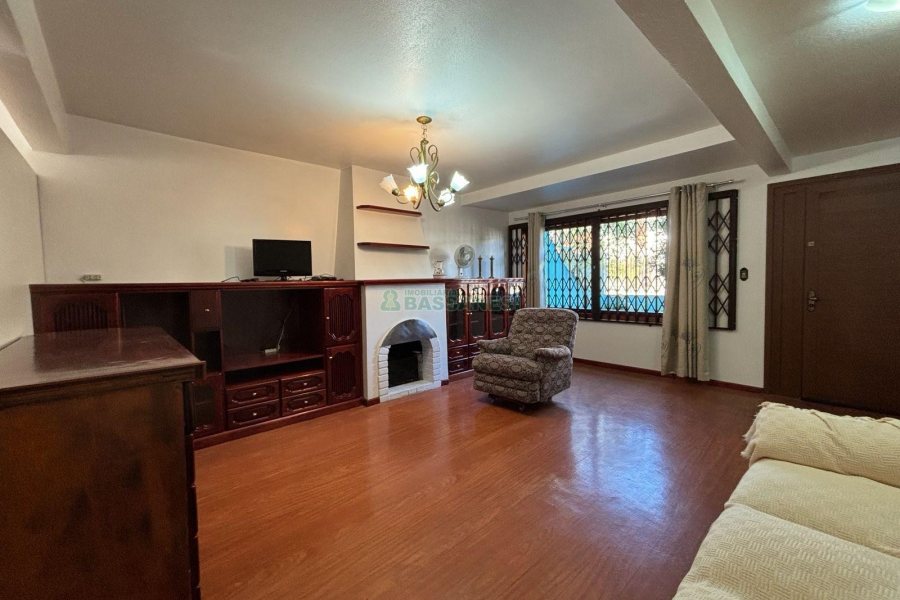 Casa Mobiliada com 190m², 3 dormitórios, 3 vagas, no bairro Cinqüentenário em Caxias do Sul para Alugar
