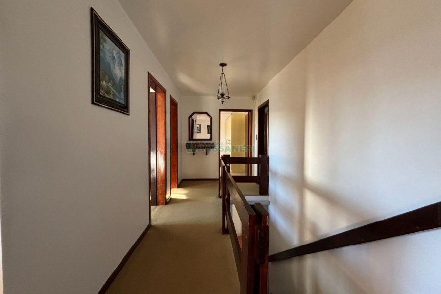 Casa Mobiliada com 190m², 3 dormitórios, 3 vagas, no bairro Cinqüentenário em Caxias do Sul para Alugar