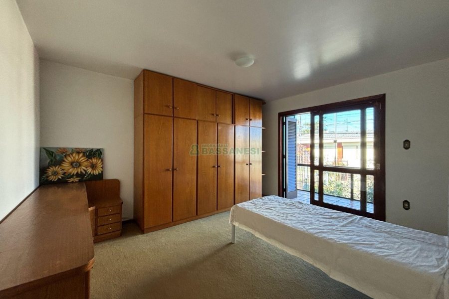 Casa Mobiliada com 190m², 3 dormitórios, 3 vagas, no bairro Cinqüentenário em Caxias do Sul para Alugar