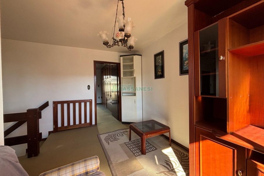 Casa Mobiliada com 190m², 3 dormitórios, 3 vagas, no bairro Cinqüentenário em Caxias do Sul para Alugar
