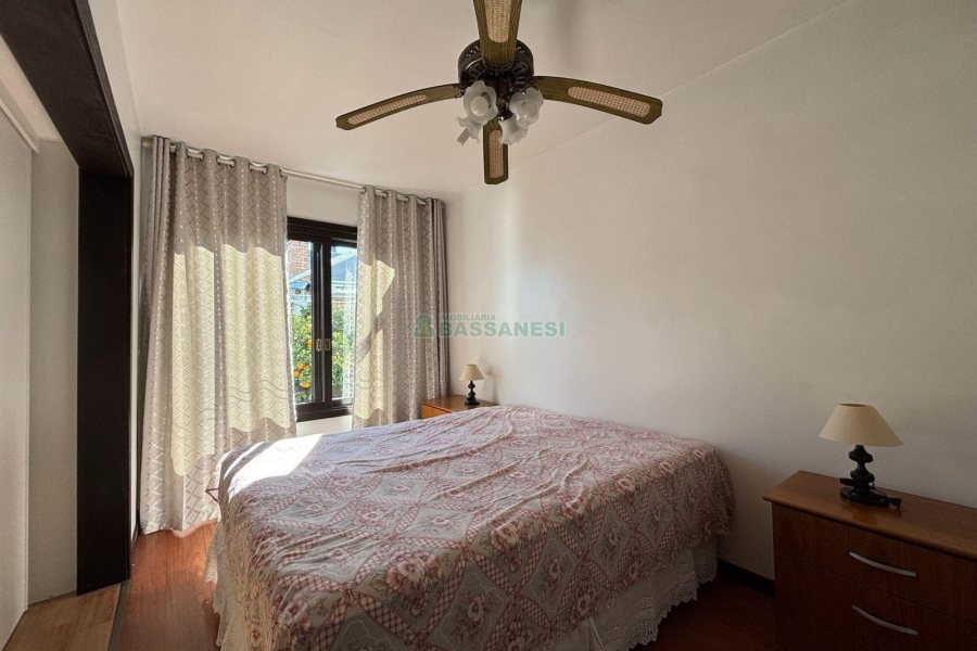 Casa Mobiliada com 190m², 3 dormitórios, 3 vagas, no bairro Cinqüentenário em Caxias do Sul para Alugar