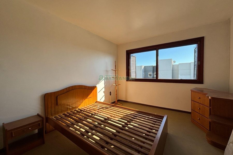 Casa Mobiliada com 190m², 3 dormitórios, 3 vagas, no bairro Cinqüentenário em Caxias do Sul para Alugar