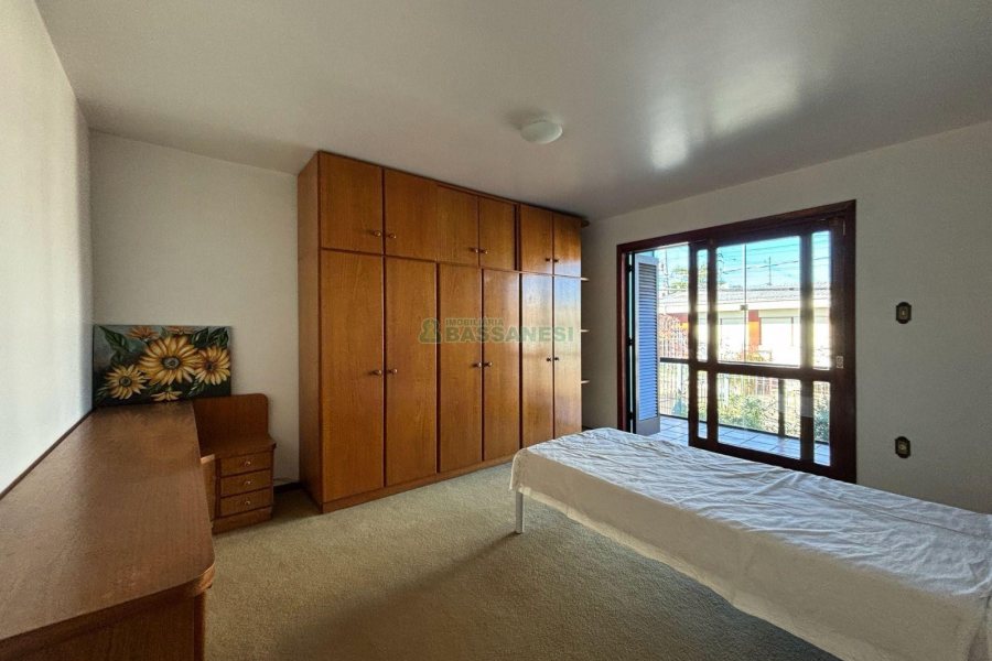 Casa Mobiliada com 190m², 3 dormitórios, 3 vagas, no bairro Cinqüentenário em Caxias do Sul para Alugar