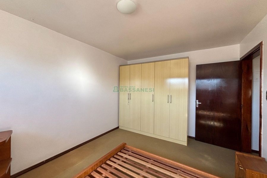 Casa Mobiliada com 190m², 3 dormitórios, 3 vagas, no bairro Cinqüentenário em Caxias do Sul para Alugar