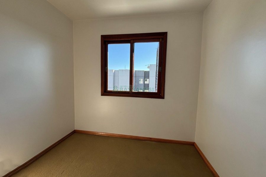 Casa Mobiliada com 190m², 3 dormitórios, 3 vagas, no bairro Cinqüentenário em Caxias do Sul para Alugar