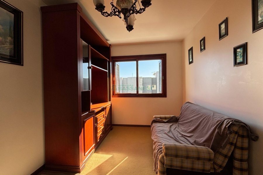 Casa Mobiliada com 190m², 3 dormitórios, 3 vagas, no bairro Cinqüentenário em Caxias do Sul para Alugar