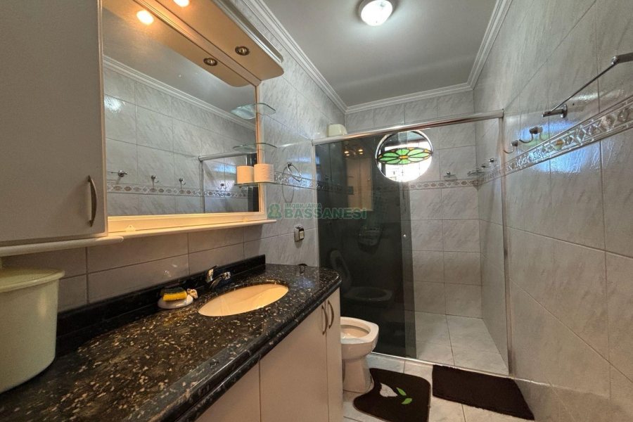 Casa Mobiliada com 190m², 3 dormitórios, 3 vagas, no bairro Cinqüentenário em Caxias do Sul para Alugar