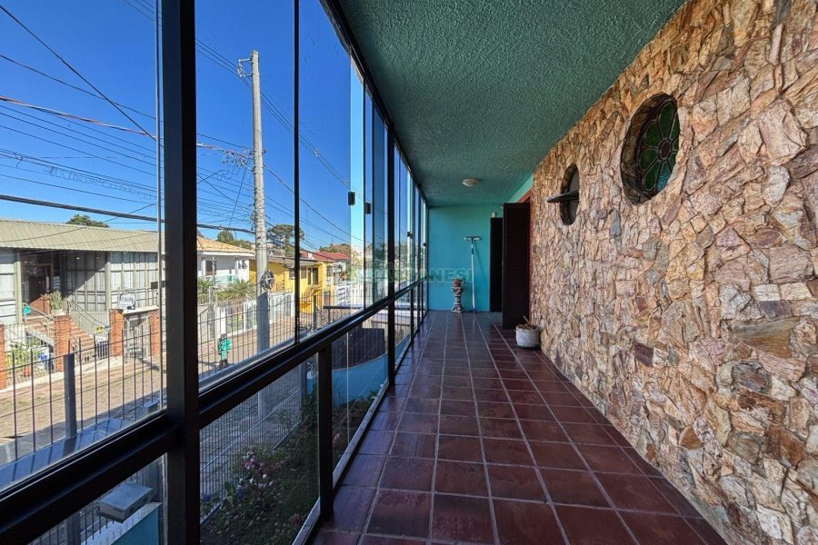 Casa Mobiliada com 190m², 3 dormitórios, 3 vagas, no bairro Cinqüentenário em Caxias do Sul para Alugar