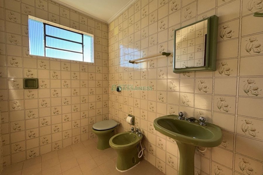 Casa Mobiliada com 190m², 3 dormitórios, 3 vagas, no bairro Cinqüentenário em Caxias do Sul para Alugar