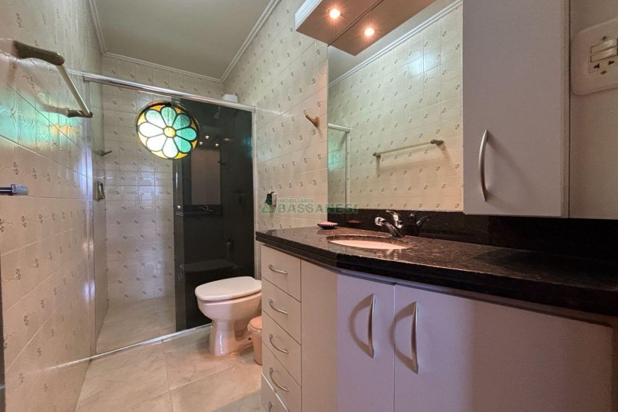 Casa Mobiliada com 190m², 3 dormitórios, 3 vagas, no bairro Cinqüentenário em Caxias do Sul para Alugar
