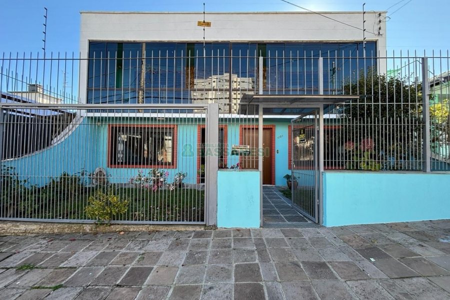 Casa Mobiliada com 190m², 3 dormitórios, 3 vagas, no bairro Cinqüentenário em Caxias do Sul para Alugar