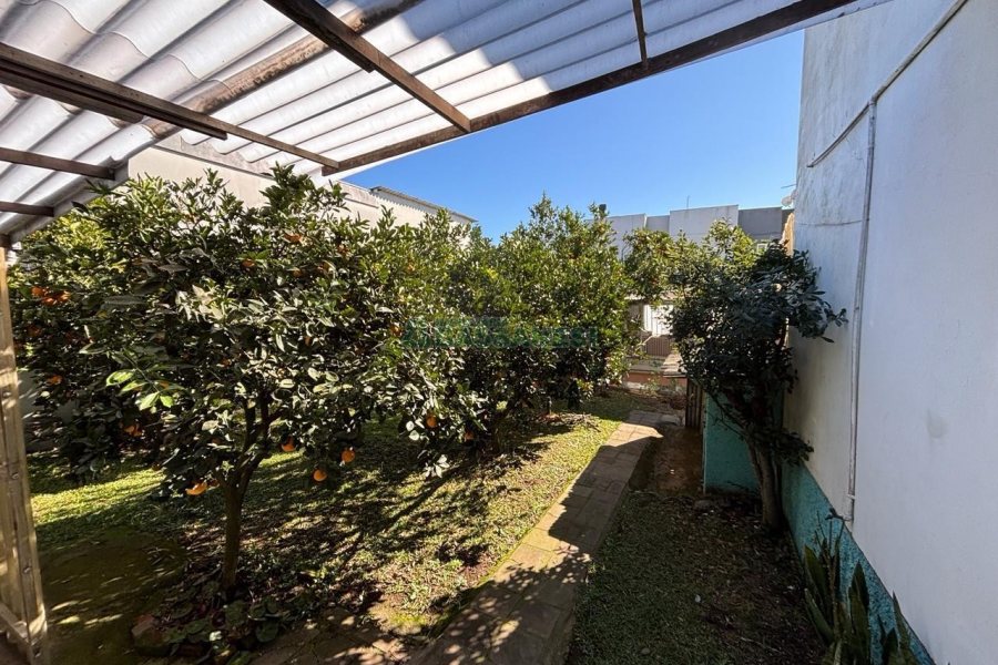 Casa Mobiliada com 190m², 3 dormitórios, 3 vagas, no bairro Cinqüentenário em Caxias do Sul para Alugar
