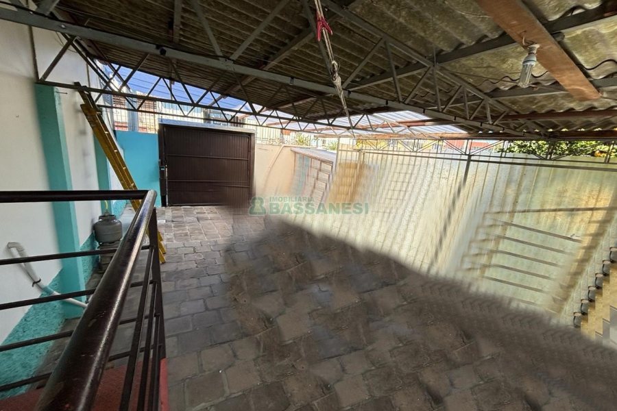 Casa Mobiliada com 190m², 3 dormitórios, 3 vagas, no bairro Cinqüentenário em Caxias do Sul para Alugar