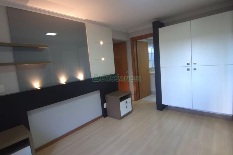 Apto Mobiliado com 95m², 2 dormitórios, 2 vagas, no bairro São Pelegrino em Caxias do Sul para Alugar