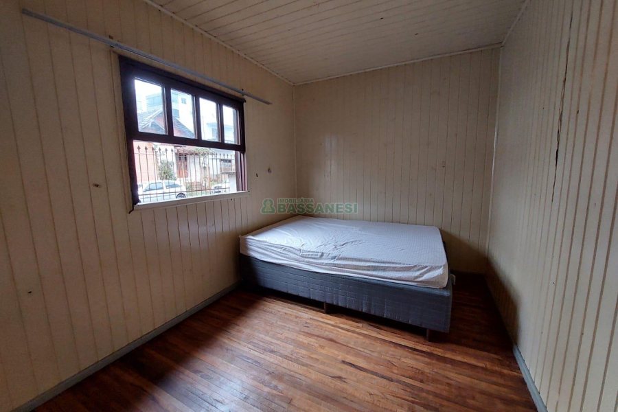 Casa com 100m², 3 dormitórios, 1 vaga, no bairro Madureira em Caxias do Sul para Alugar