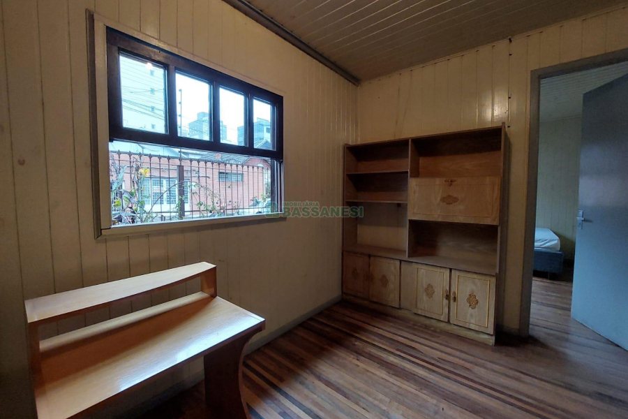 Casa com 100m², 3 dormitórios, 1 vaga, no bairro Madureira em Caxias do Sul para Alugar