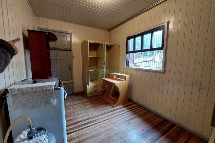 Casa com 100m², 3 dormitórios, 1 vaga, no bairro Madureira em Caxias do Sul para Alugar