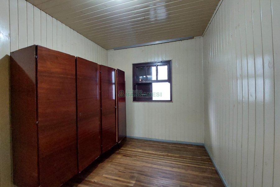 Casa com 100m², 3 dormitórios, 1 vaga, no bairro Madureira em Caxias do Sul para Alugar