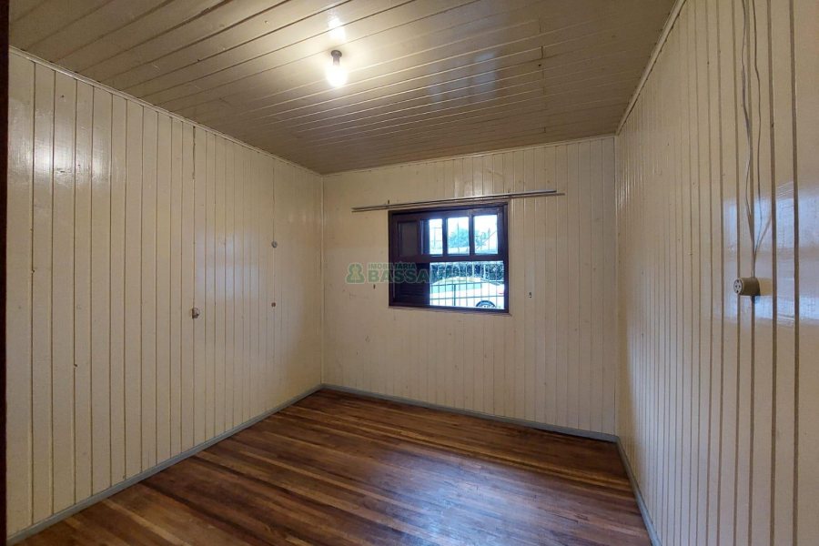 Casa com 100m², 3 dormitórios, 1 vaga, no bairro Madureira em Caxias do Sul para Alugar