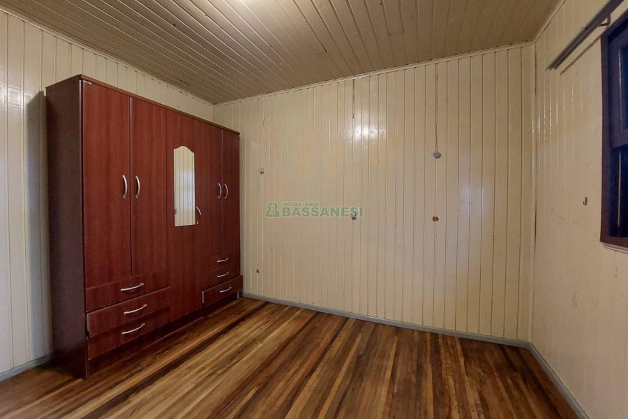 Casa com 100m², 3 dormitórios, 1 vaga, no bairro Madureira em Caxias do Sul para Alugar