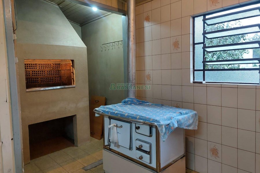 Casa com 100m², 3 dormitórios, 1 vaga, no bairro Madureira em Caxias do Sul para Alugar