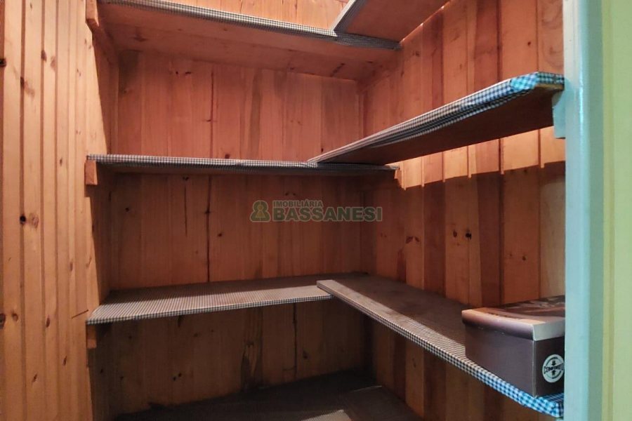 Casa com 100m², 3 dormitórios, 1 vaga, no bairro Madureira em Caxias do Sul para Alugar