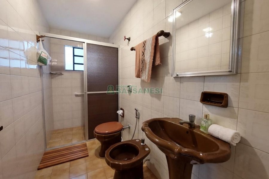 Casa com 100m², 3 dormitórios, 1 vaga, no bairro Madureira em Caxias do Sul para Alugar