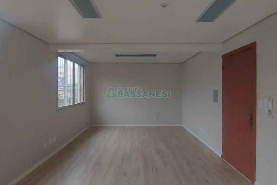 Sala com 34m², no bairro Pio X em Caxias do Sul para Alugar