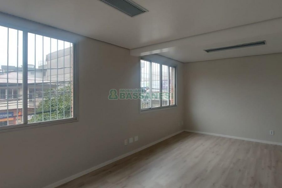 Sala com 34m², no bairro Pio X em Caxias do Sul para Alugar