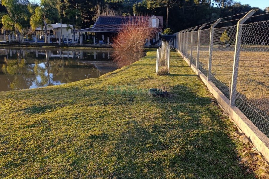 Chácara com 120m², 3 dormitórios, 1 vaga, no bairro Vila Seca em Caxias do Sul para Comprar
