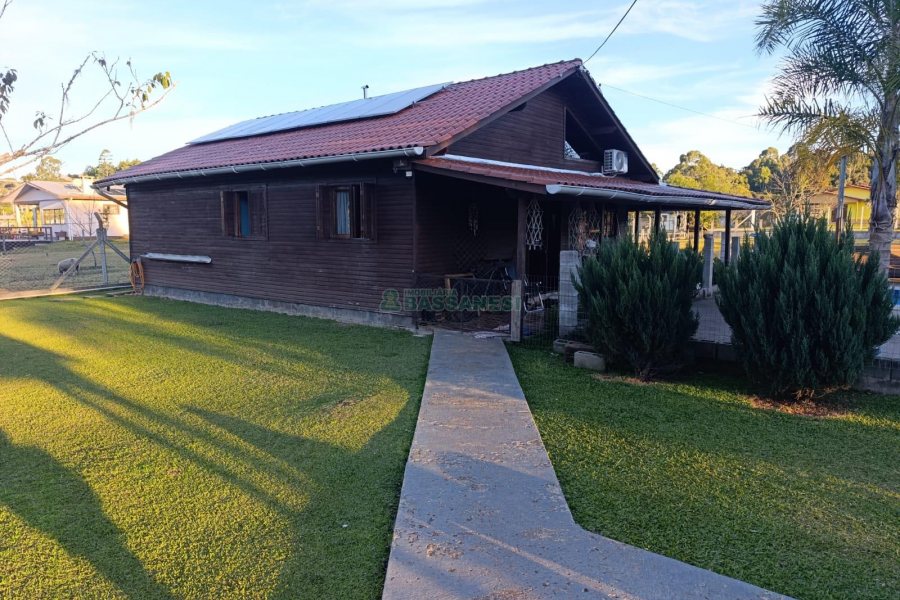 Chácara com 120m², 3 dormitórios, 1 vaga, no bairro Vila Seca em Caxias do Sul para Comprar