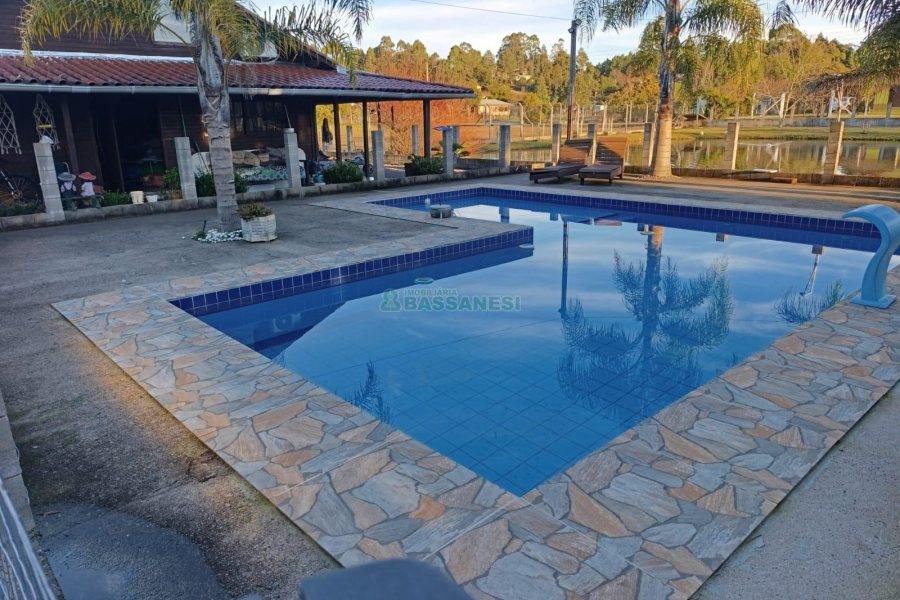 Chácara com 120m², 3 dormitórios, 1 vaga, no bairro Vila Seca em Caxias do Sul para Comprar