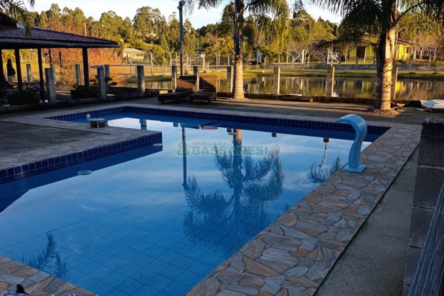 Chácara com 120m², 3 dormitórios, 1 vaga, no bairro Vila Seca em Caxias do Sul para Comprar
