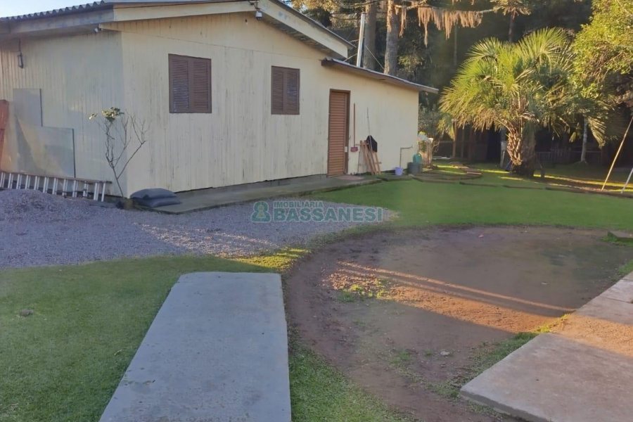 Chácara com 120m², 3 dormitórios, 1 vaga, no bairro Vila Seca em Caxias do Sul para Comprar