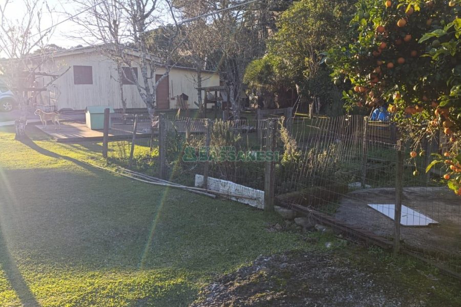 Chácara com 120m², 3 dormitórios, 1 vaga, no bairro Vila Seca em Caxias do Sul para Comprar