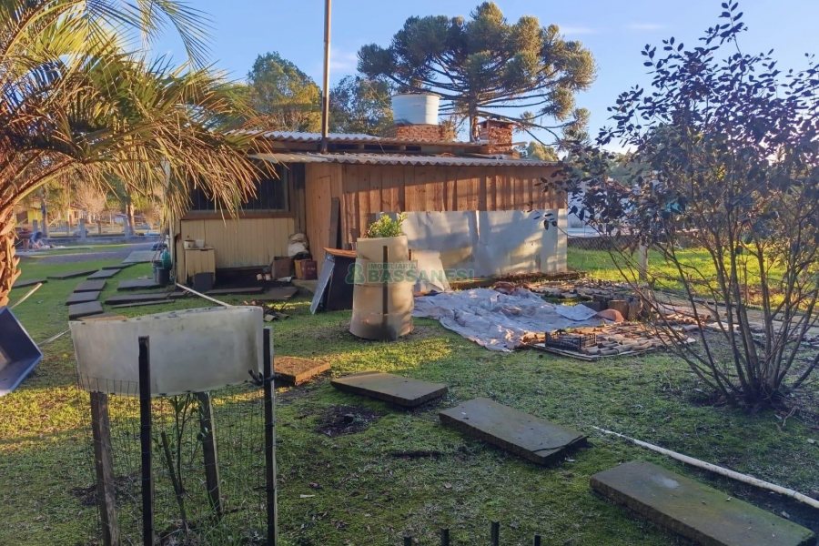 Chácara com 120m², 3 dormitórios, 1 vaga, no bairro Vila Seca em Caxias do Sul para Comprar