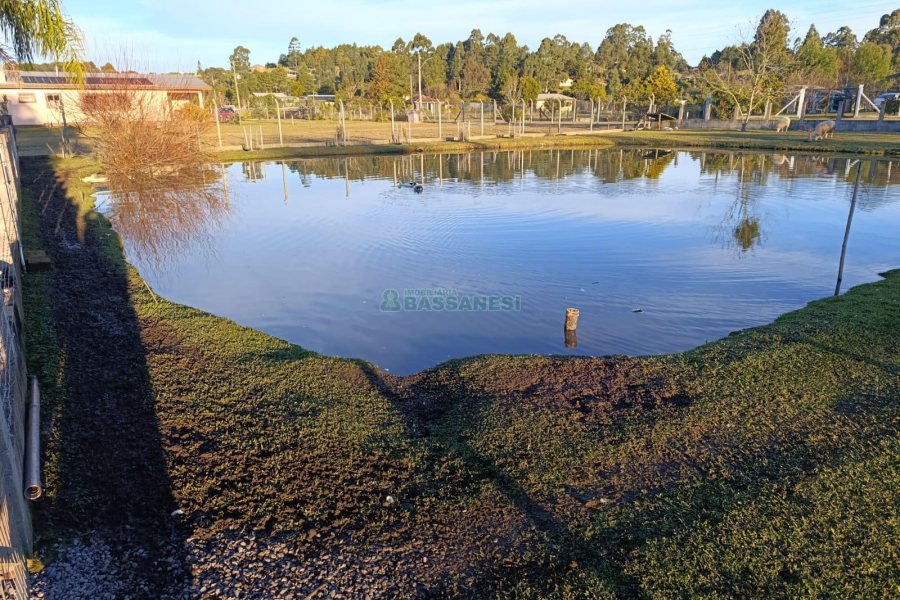 Chácara com 120m², 3 dormitórios, 1 vaga, no bairro Vila Seca em Caxias do Sul para Comprar