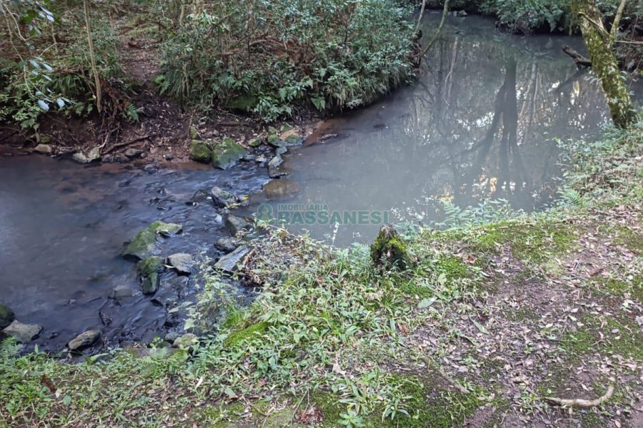 Chácara com 120m², 3 dormitórios, 1 vaga, no bairro Vila Seca em Caxias do Sul para Comprar