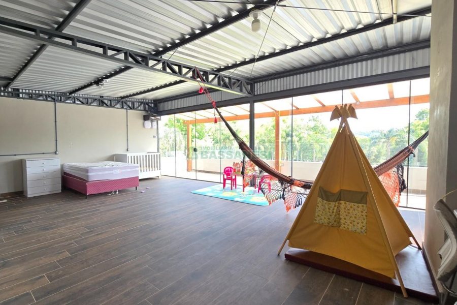 Casa com 330m², 4 dormitórios, 6 vagas, no bairro Monte Bérico em Caxias do Sul para Alugar ou Comprar