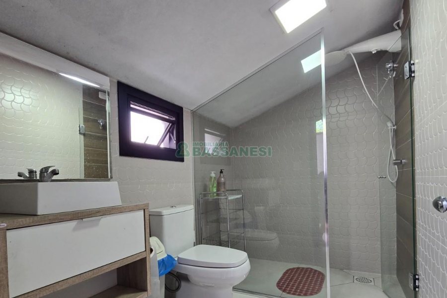 Casa com 330m², 4 dormitórios, 6 vagas, no bairro Monte Bérico em Caxias do Sul para Alugar ou Comprar