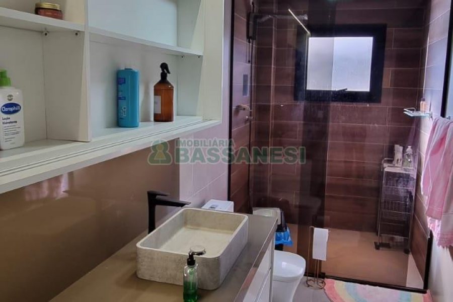 Casa com 330m², 4 dormitórios, 6 vagas, no bairro Monte Bérico em Caxias do Sul para Alugar ou Comprar