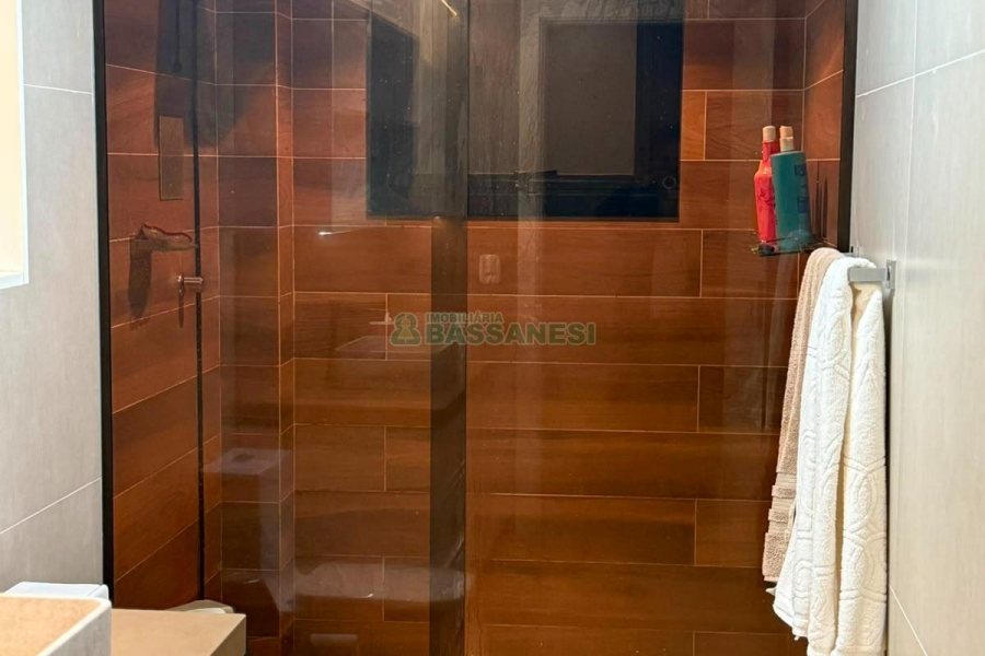 Casa com 330m², 4 dormitórios, 6 vagas, no bairro Monte Bérico em Caxias do Sul para Alugar ou Comprar