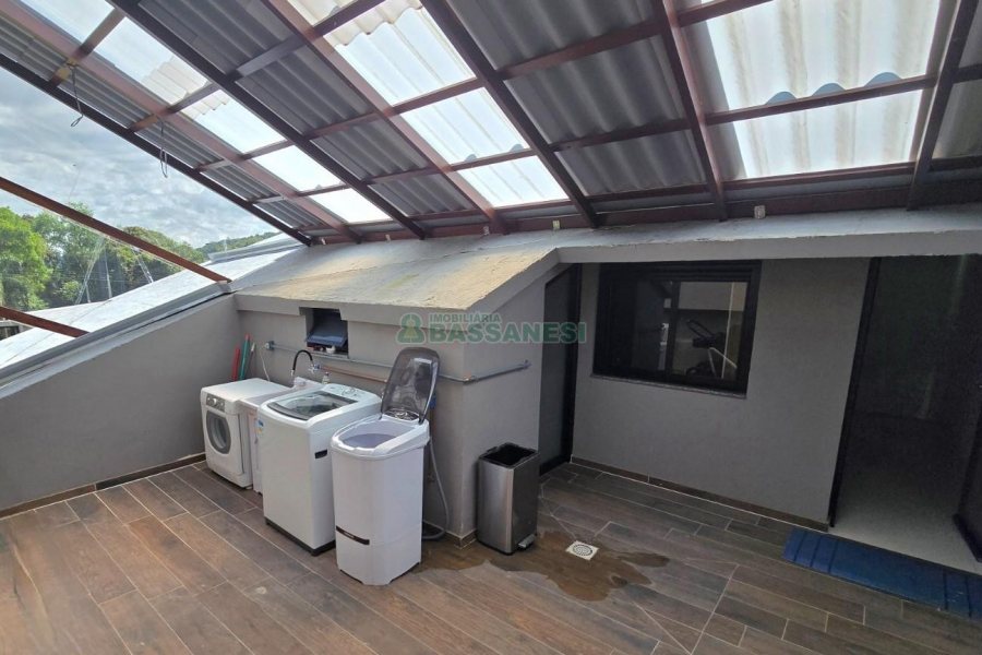 Casa com 330m², 4 dormitórios, 6 vagas, no bairro Monte Bérico em Caxias do Sul para Alugar ou Comprar