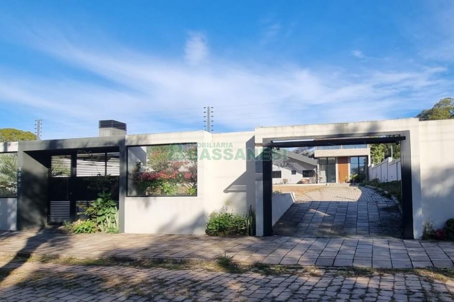 Casa com 330m², 4 dormitórios, 6 vagas, no bairro Monte Bérico em Caxias do Sul para Alugar ou Comprar