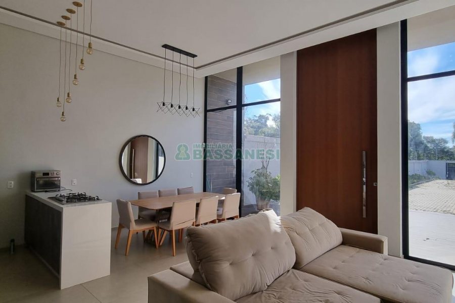 Casa com 330m², 4 dormitórios, 6 vagas, no bairro Monte Bérico em Caxias do Sul para Alugar ou Comprar