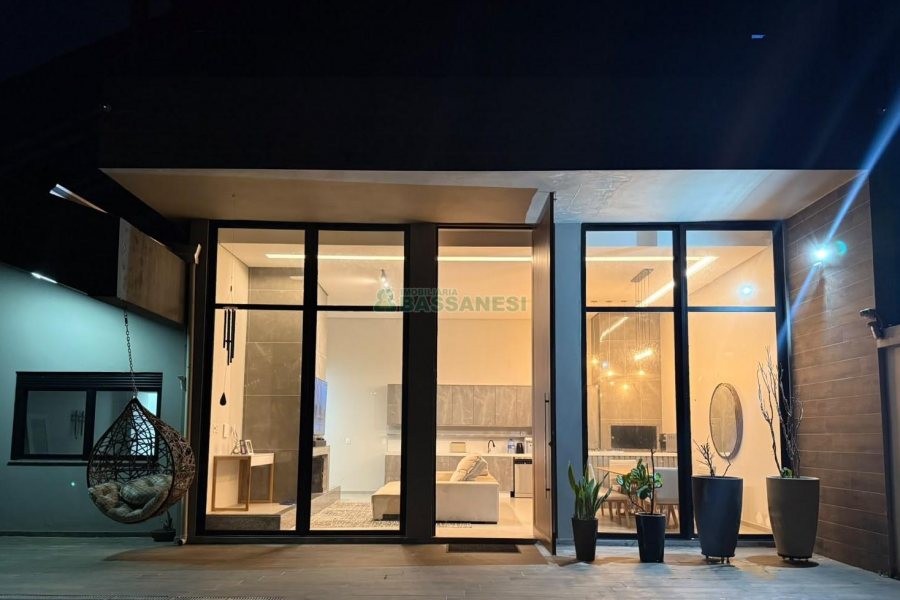 Casa com 330m², 4 dormitórios, 6 vagas, no bairro Monte Bérico em Caxias do Sul para Alugar ou Comprar